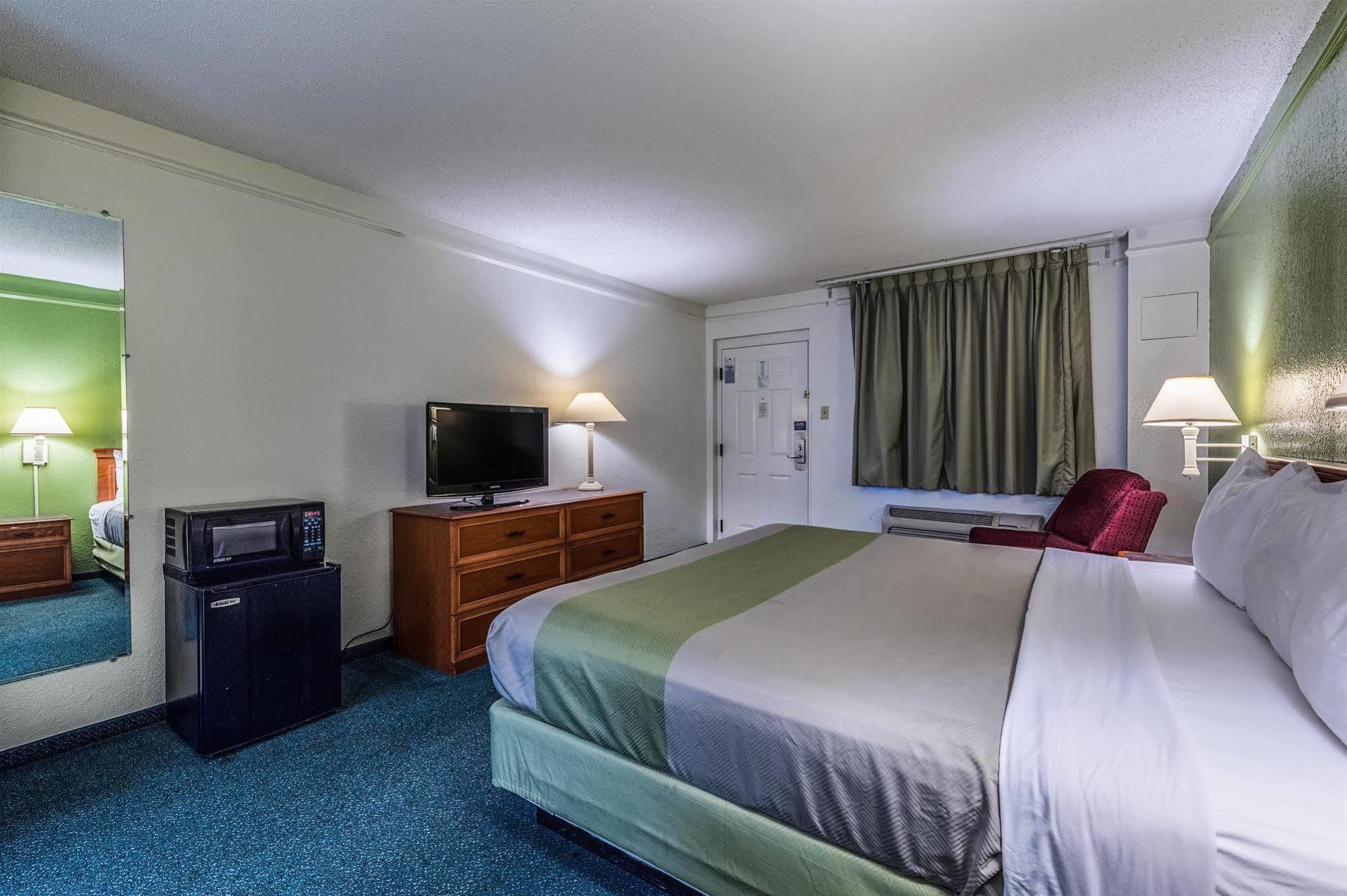 Hotel 6-knoxville, Tn 2*