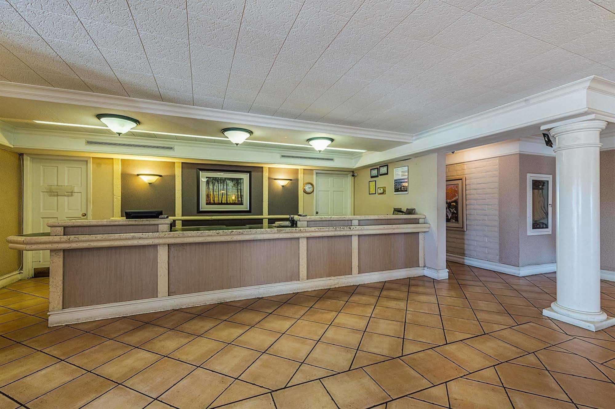 Hotel 6-knoxville, Tn 2*